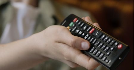 Przez lata nie było jej w kraju. Każą jej płacić abonament RTV