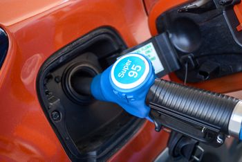 Niemcy: po rozejmie na Bliskim Wschodzie paliwa nadal drożeją