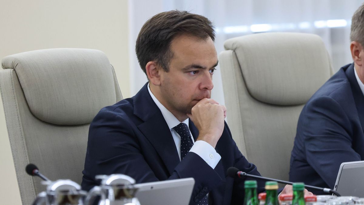Andrzej Domański
Warszawa, 28.07.2026. Minister finansów i gospodarki Andrzej Domański przed posiedzeniem rządu w KPRM w Warszawie, 28 bm. Rząd zajmie się m.in. ustawą ws. dostępu ubezpieczycieli do danych o dowodach osobistych ich klientów. (mr) PAP/Albert Zawada
Albert Zawada
kancelaria, kancelaria prezesa rady mnistrów, KPRM, obrady, polityk, polityk polityka, polityka, posiedzenie, prezes rady ministrów, rada ministrów, rady ministrów, rząd, rząd Tuska, rządu, szef rządu