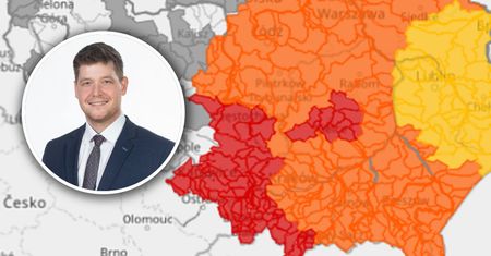 1200 worków z piaskiem. Wójt gminy Kozy mówi, jak spędził noc