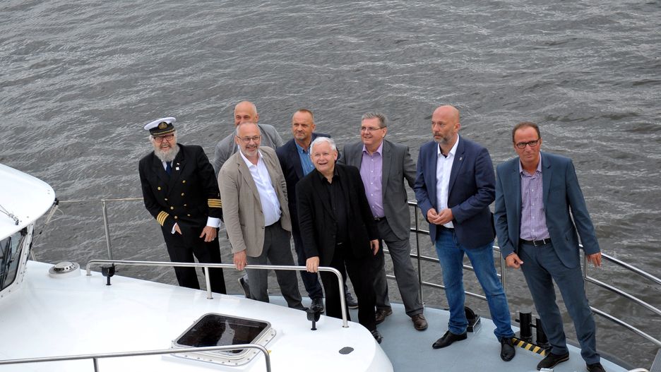 Jaros�aw Kaczy�ski
Marcin Bielecki
atrakcja turystyczna, Ba�tyk, Jaros�aw Kaczy�ski, lato, morze, The Tall Ships Races, turystyka, urlop, wakacje, wielkich, zlot, �agiel, �aglowce, �aglowc�w, �aglowiec, polityk, polityka, statek pok�ad