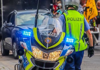 Głośno o Polaku w Niemczech. Zaatakował policjantkę