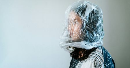 Mikroplastik mamy we krwi. Najwięcej jest go u osób po udarze