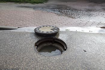 Kupili wymarzone szeregowce. Teraz ich zalewa. Deweloper milczy