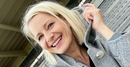 Spodnie paperbag – co to za fason, dla kogo będzie idealny i jak go nosić?
