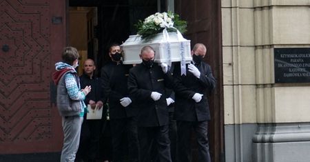 Katowice. Pogrzeb Sebastiana. "Dlaczego niewinni muszą cierpieć?" Poruszająca homilia i list rodziców 11-latka