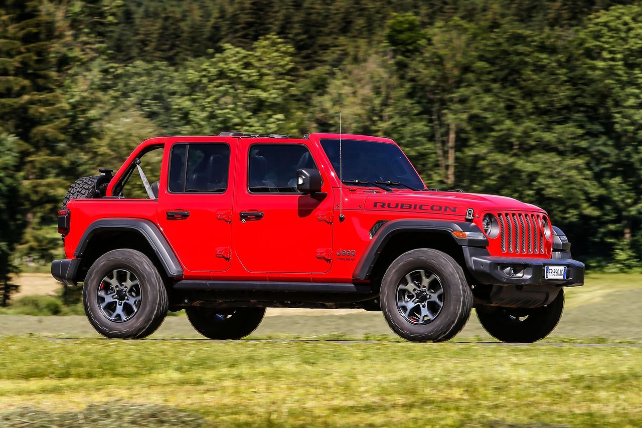 Nowy Jeep Wrangler tani nie jest, ale to inna klasa auta pod względem techniki i wyposażenia od poprzednika