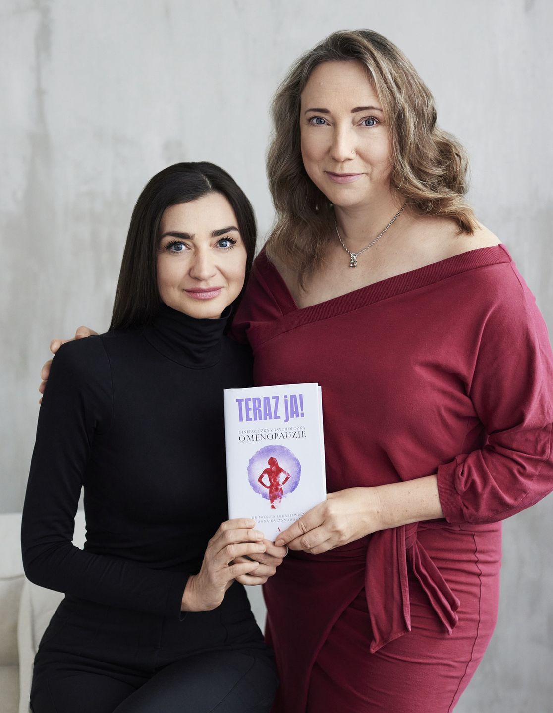 20.12.2025 , Warszawa . ul Stepinska . dr Monika Lukasiewicz i Jagna Kaczanowska . Sesja dla Wydawnictwa Agora . Fot. Mateusz Skwarczek / Agencja Wyborcza.plFot. Mateusz Skwarczek / AgencjaMANUAL, SESJA, PORTRET