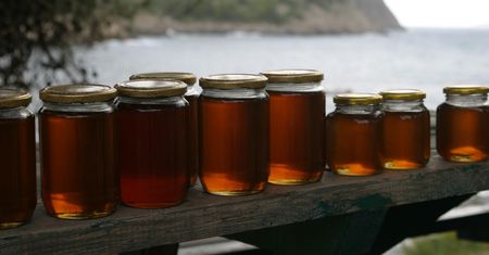 Wszystko drożeje, a miód tanieje. I to wcale nie jest dobra wiadomość