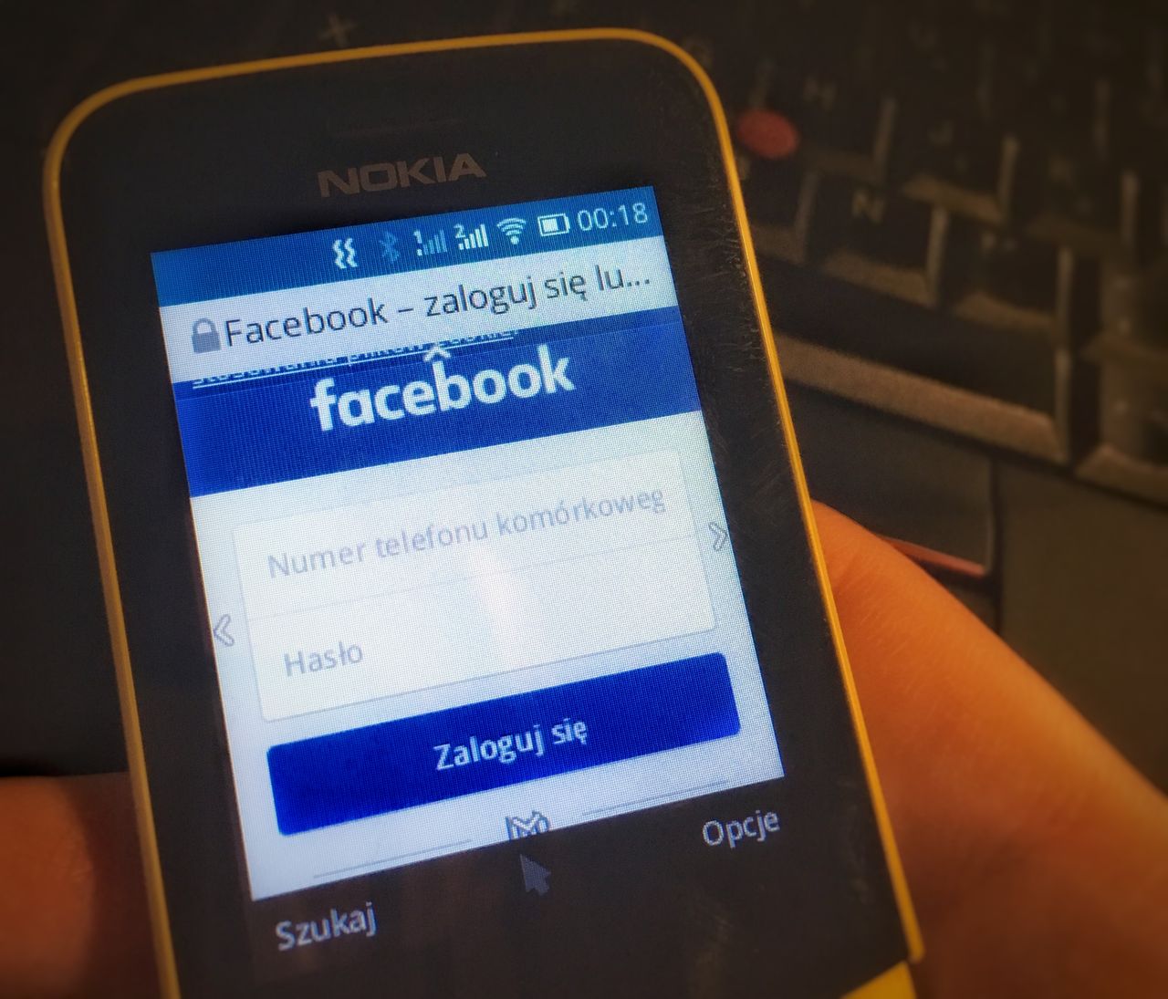 Facebook na telefonie Nokia 8110 4G