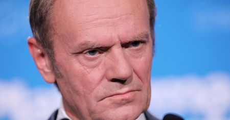 Tusk się cofnął dla dziennikarza TVP Info. I się zaczęło. Gorąco na konferencji