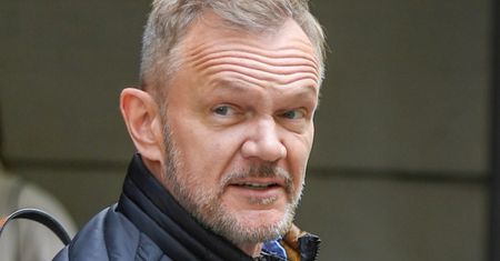 Fan ocenia nowe zdjęcie Cezarego Pazury: "MEGA DZIADEK". Aktor odpowiada...