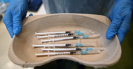 Zgony wśród osób zaszczepionych. Służby podały dokładne dane