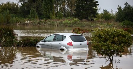 Co z odszkodowaniem za zniszczone przez powódź auto? Diabeł tkwi w szczegółach