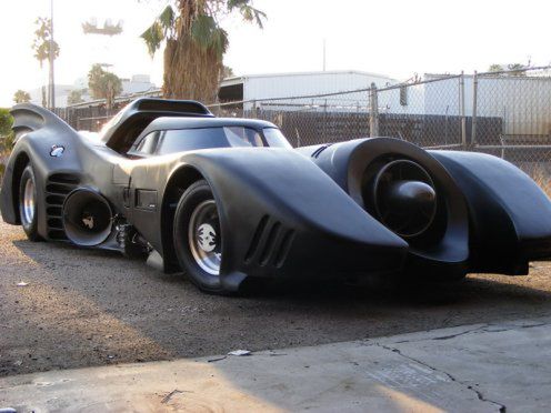 Znalezione na aukcji: Replika Batmobilu z 1989 roku