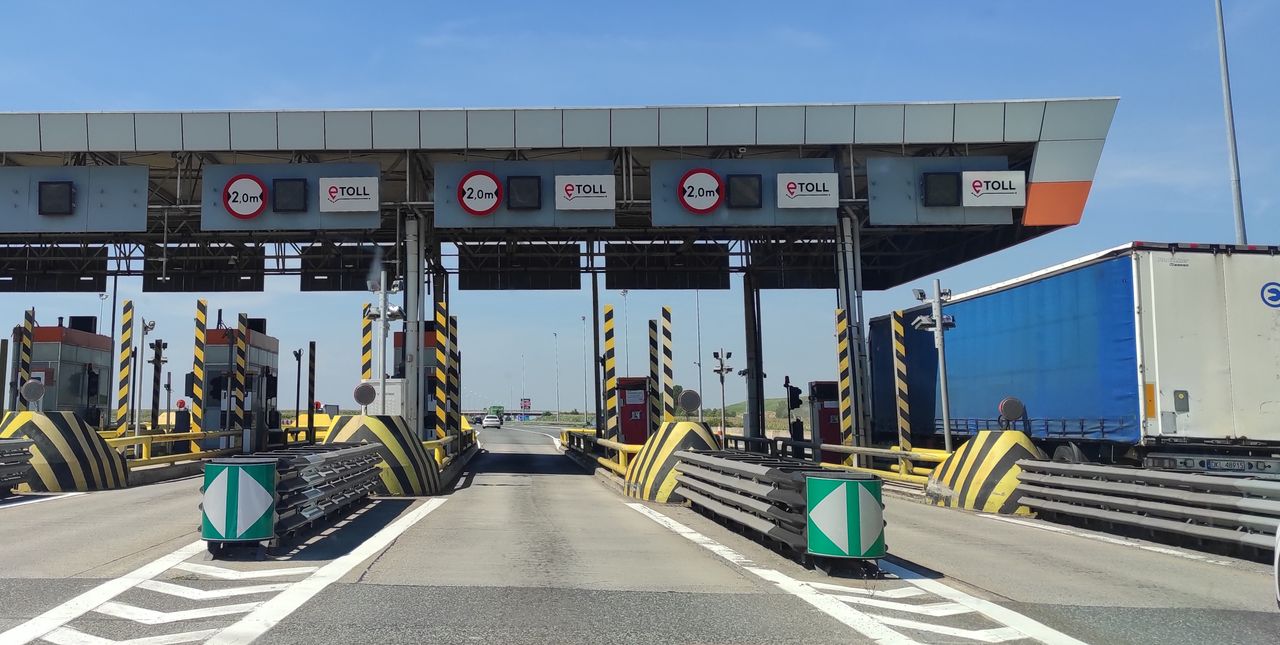 System e-TOLL przestał obowiązywać kierowców aut osobowych