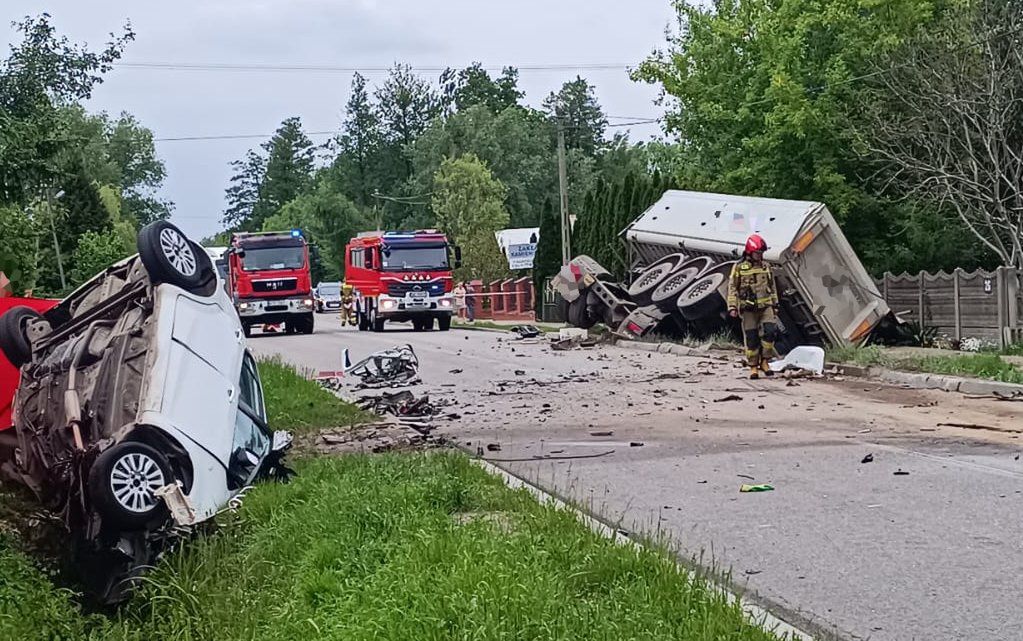 Fot. Licencjodawca. Śmiertelna czołówka z autem ciężarowym