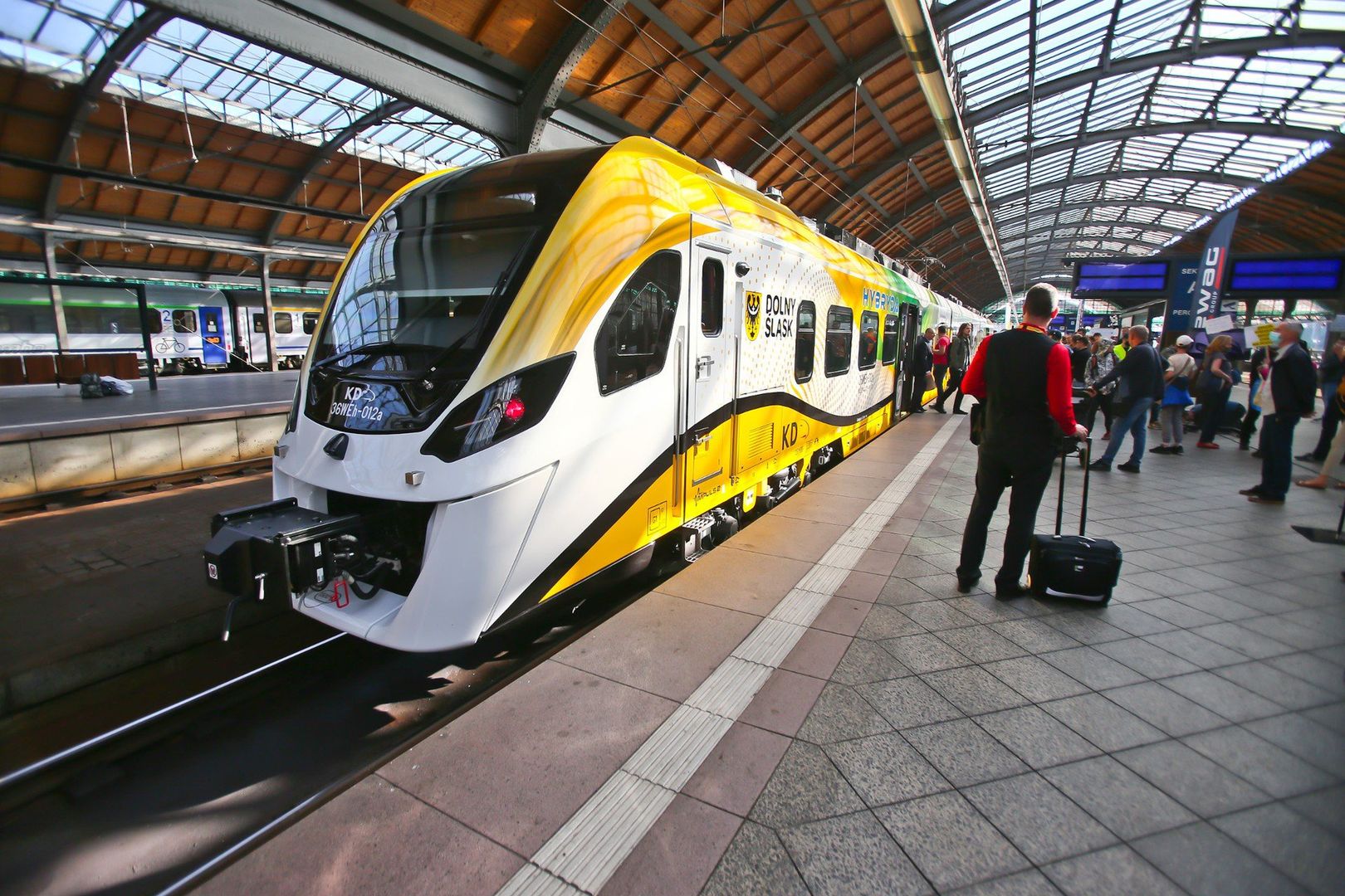 Nowy rozkład Kolei Dolnośląskich. Połączenia nad morze, do Karpacza i nocny sprinter