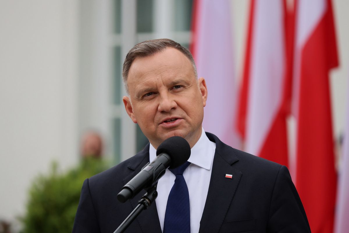 Warszawa, 13.06.2022. Prezydent RP Andrzej Duda podczas obchodów Święta Służby Ochrony Państwa, 13 bm. na dziedzińcu Belwederu w Warszawie. (jm) PAP/Leszek Szymański