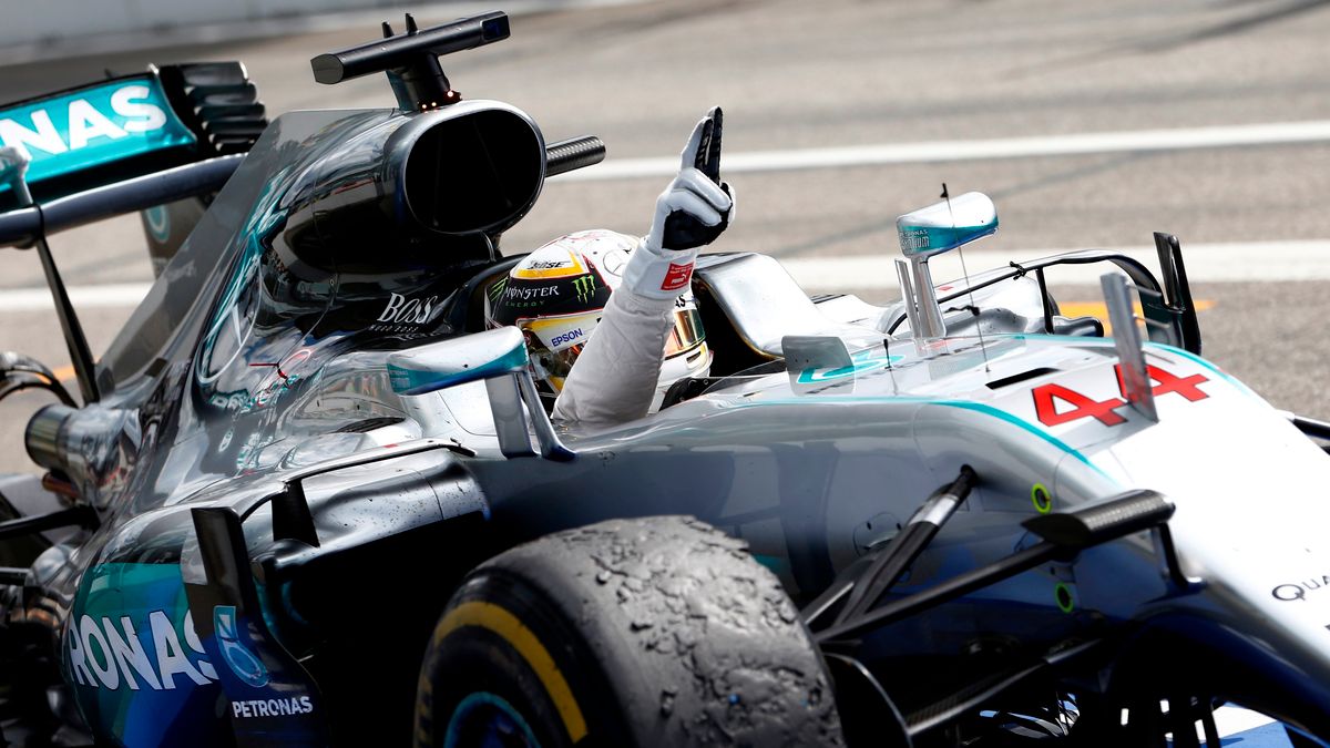 Hamilton wygrał u siebie i pokonał swojego jedynego rywala w jego domowym wyścigu. Jest liderem w klasyfikacji generalnej i ma dużą przewagę nad Rosbergiem, który teraz musi ostro gonić, by liczyć się w walce o tytuł.