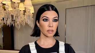 Kourtney Kardashian przebrała się na Halloween za... swoją siostrę. Pamiętna kreacja Kim Kardashian była obiektem żartów (ZDJĘCIA)