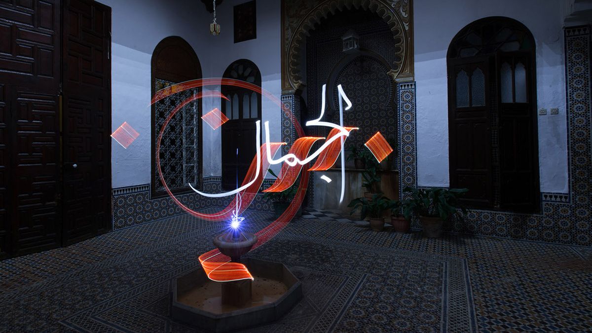 Ciekawe połączenie: kaligrafia i malowanie światłem na zdjęciach 1