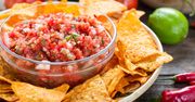 Najlepsza pod słońcem salsa do nachosów. Przepis Jamiego Olivera nie zawodzi