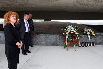 Lublin: "Nie można nienawidzić". Ceremonia pamięci na Majdanku. Zobacz zdjęcia