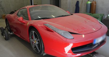 Wpadł lider polskiego gangu "wnuczków". Jego Ferrari skonfiskowała policja