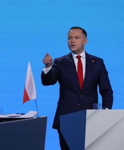 "Krzyżował nogi". Ekspert zwrócił uwagę, co jeszcze robił Nawrocki