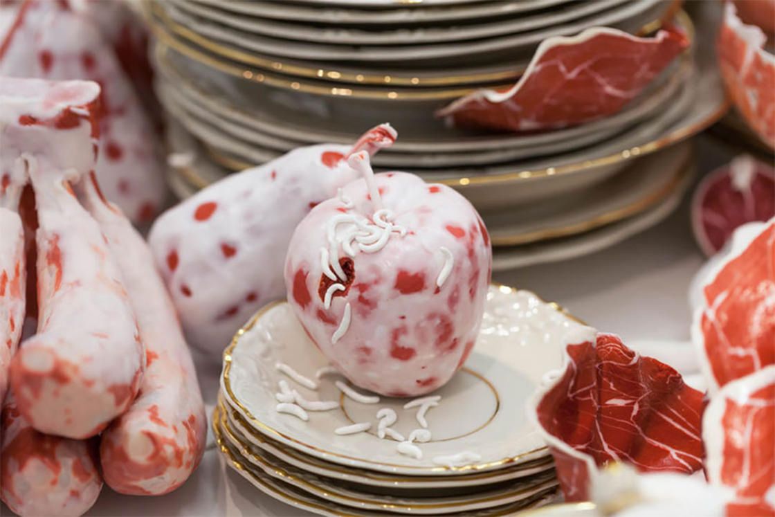 Roni Landa sfotografowała interesującą martwą naturę, zrobioną z... mięsa?! 3