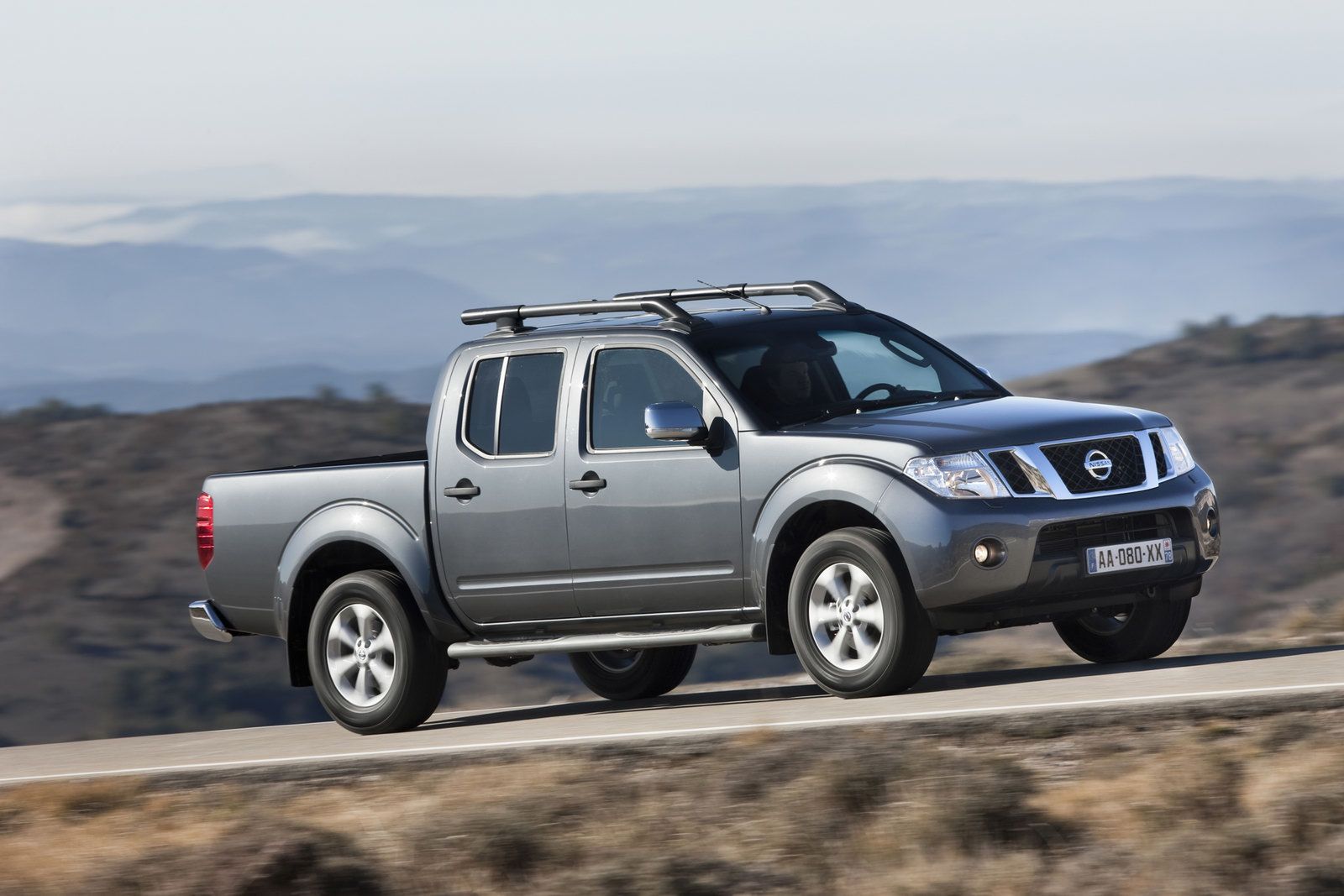 2011-Nissan-Pathfinder-Navara-20