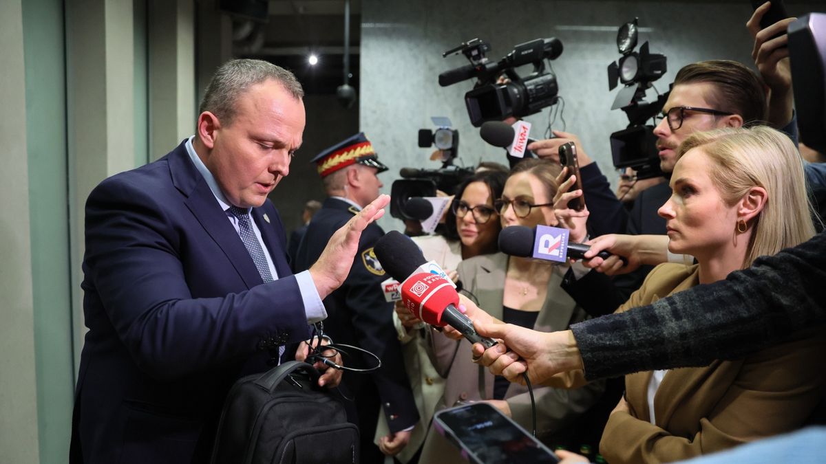 Wezwany w charakterze świadka, były szef ABW Piotr Pogonowski po