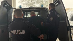 Dąbrowa Górnicza: 27-latek obserwował kobietę w autobusie, wysiadł razem z nią, wciągnął do lasu i wykorzystał