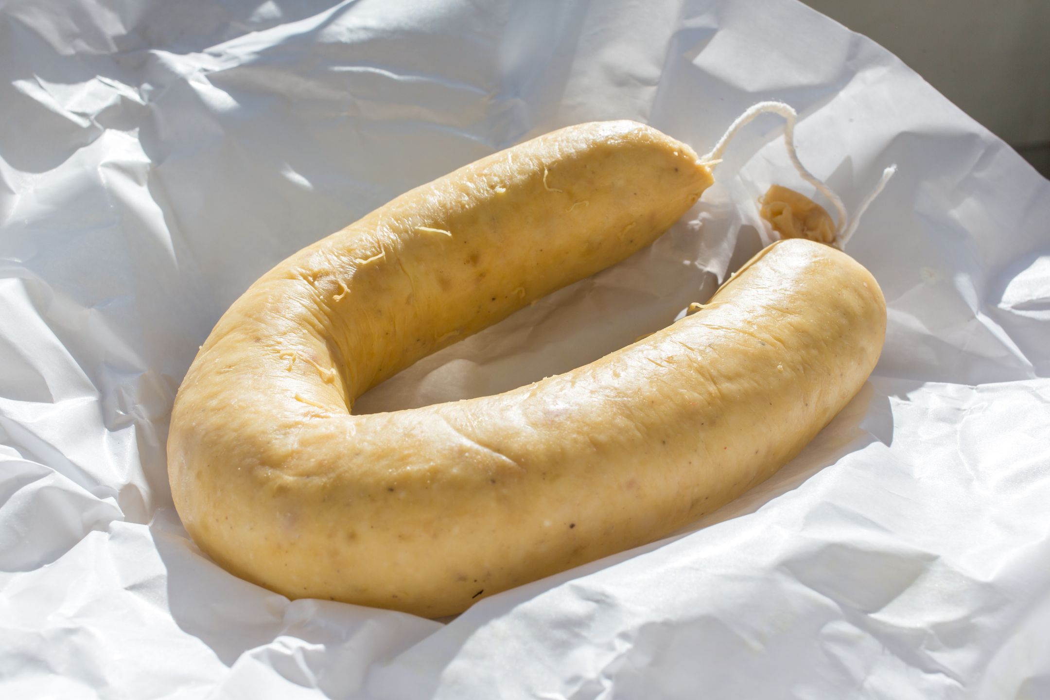 Biała kiełbasa katalońska