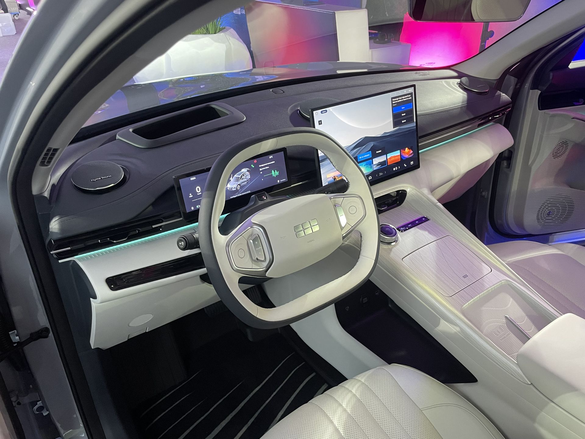 Geely EX5
