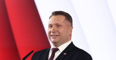 Czarnek zmienia zdanie ws. paneli. Od razu dostał odpowiedź