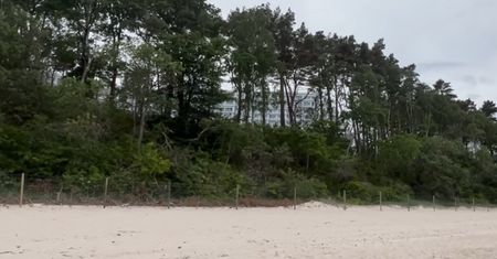 Wideo z Pobierowa. Tak wygląda plaża przy nowym Gołębiewskim