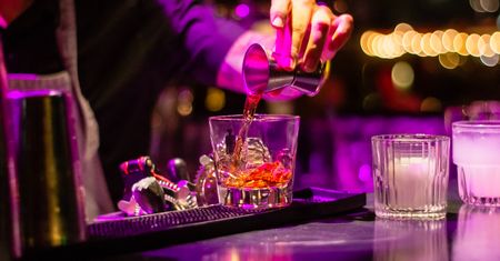 W jaki sposób alkoholik manipuluje żoną, rodziną, bliskimi?