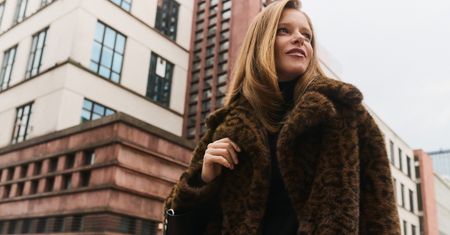 Do tych kurtek i płaszczy należy jesień. Top 5 trendów