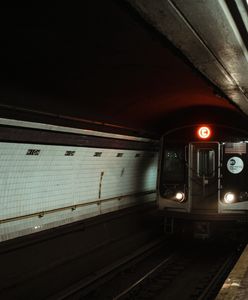 Los Angeles odstrasza bezdomnych od metra. Wybuchł skandal