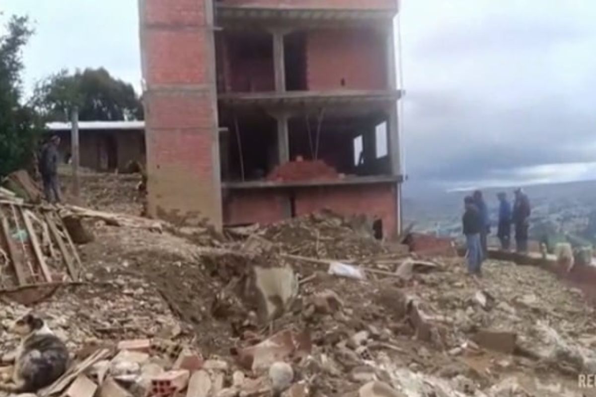 A violent landslide occurred in western Bolivia.