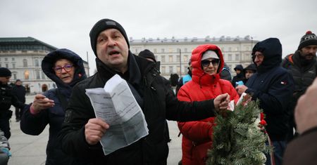 Przepychanki na miesięcznicy. Jest nagranie