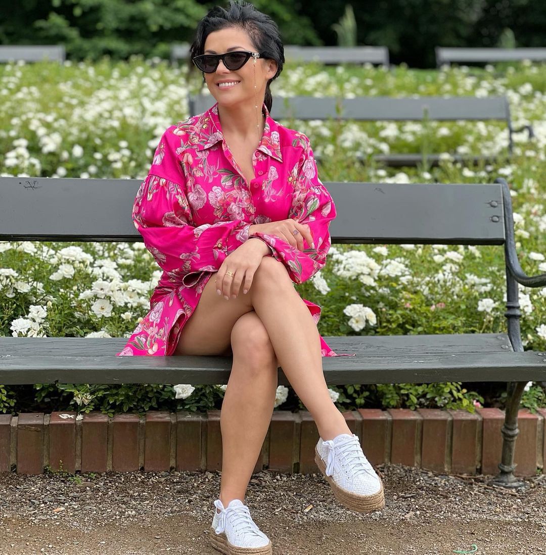 Katarzyna Cichopek pozuje w Łazienkach Królewskich 