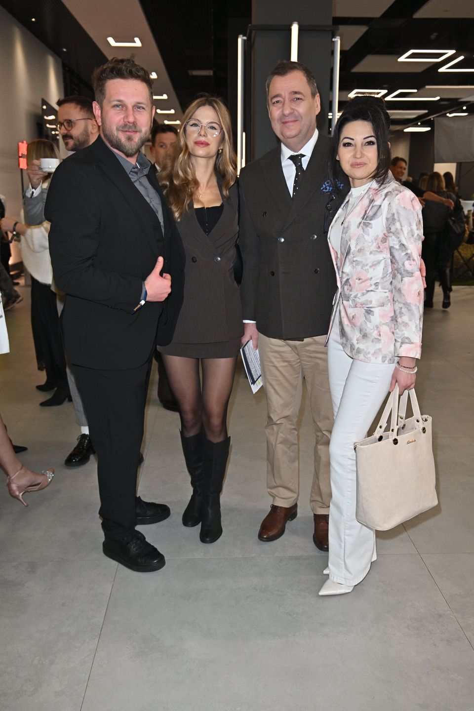 Antek Królikowski,  Izabela Banaś i Jacek Rozenek z żoną 