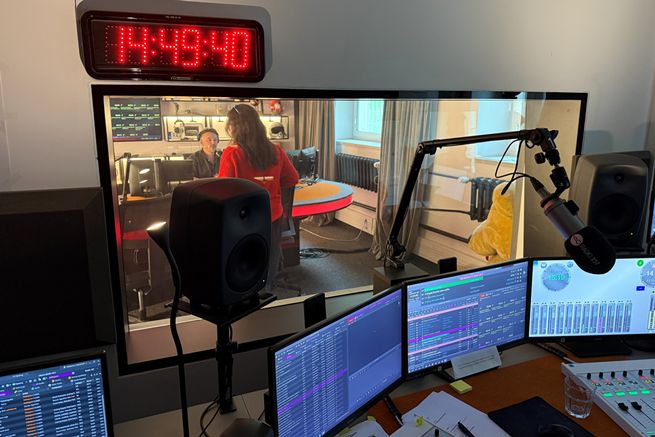 Reżyserka obok studia A