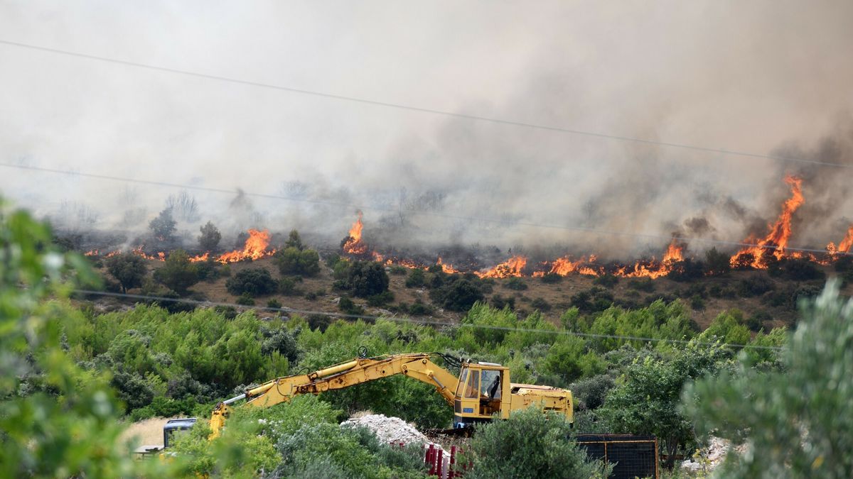 Po?ary w Chorwacji
A major fire broke out in Grebastica village in Sibenik, Croatia on July 13, 2023. 79 firefighters with 28 fire trucks, Sibenik Intervention Fire Brigade, three Canadair CL-415 firefighting aircraft, two Air Tractor firefighting aircraft are participating in the extinguishing. Photo: Hrvoje Jelavic/PIXSELL
Hrvoje Jelavic/PIXSELL