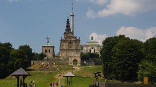 Nowa Słupia: Droga Krzyżowa z Nowej Słupi na Święty Krzyż w Wielki Piątek. Tłumy wiernych