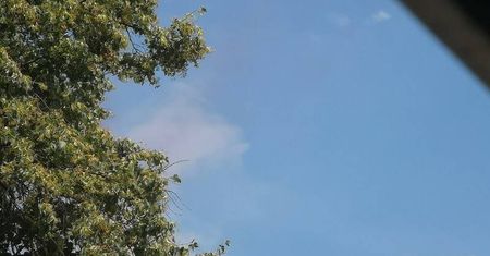 Niski przelot samolotów nad Lublinem. Co to za hałas i czerwony dym na niebie?