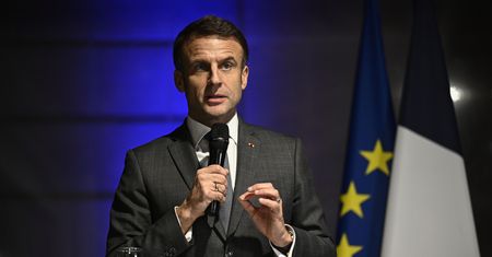 Otwarcie igrzysk zagrożone? Macron ostrzega przed terrorystami
